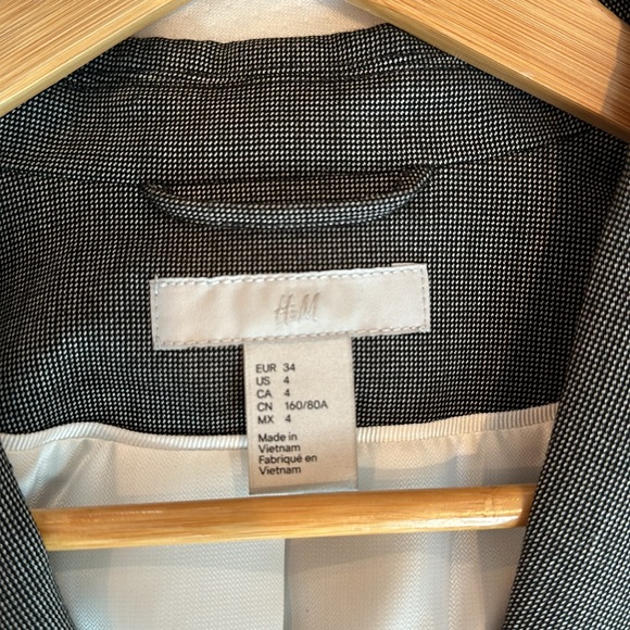 Blazer - Picture 2 of 4